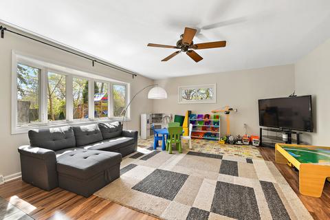 615 Ash Rd, Hoffman Estates, IL 60169 photo 9