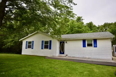 5 Greenbriar Rd, Mackinaw, IL 61755