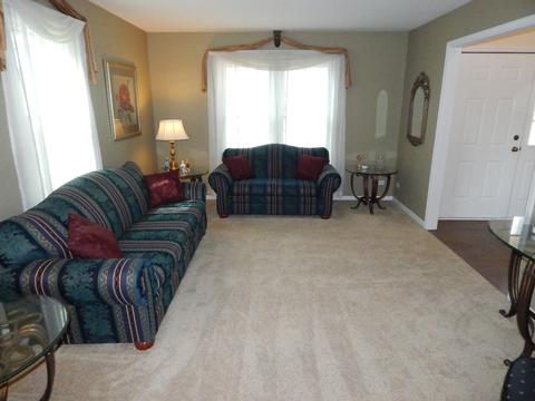 2800 Colonial Dr, Elgin, IL 60124 photo 7