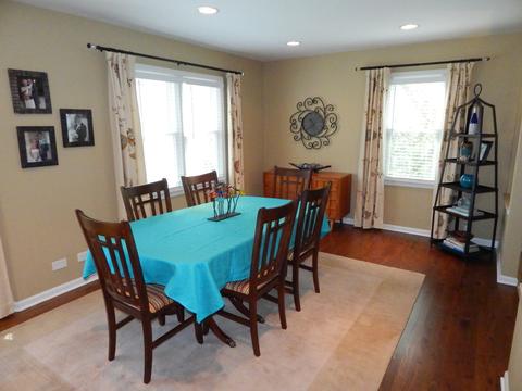 2800 Colonial Dr, Elgin, IL 60124 photo 9
