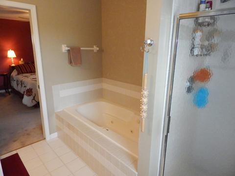 2800 Colonial Dr, Elgin, IL 60124 photo 21