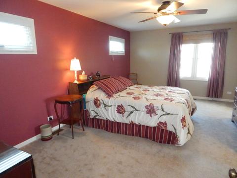 2800 Colonial Dr, Elgin, IL 60124 photo 18