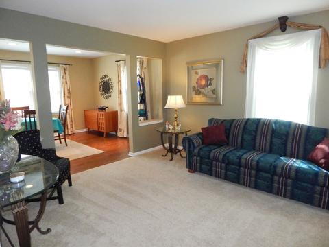 2800 Colonial Dr, Elgin, IL 60124 photo 6