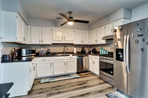 2638 E Martha Pl, Burnham, IL 60633 photo 4
