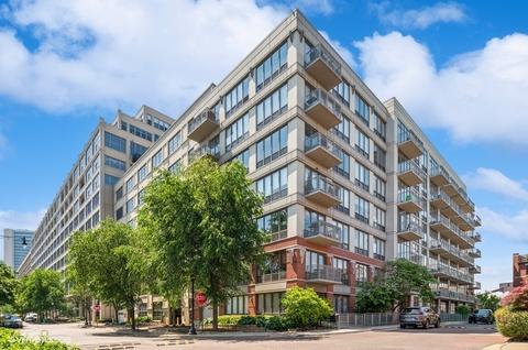 1000 N Kingsbury St #604, Chicago, IL 60610