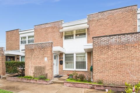 2201 W Rosemont Ave #C, Chicago, IL 60659