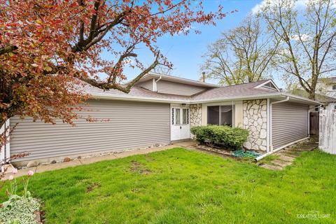 12 Village Ct, Elgin, IL 60120