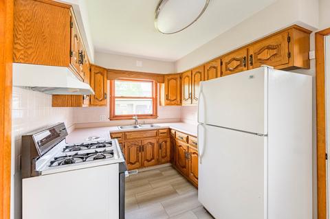 1150 Van St, Elgin, IL 60123 photo 5