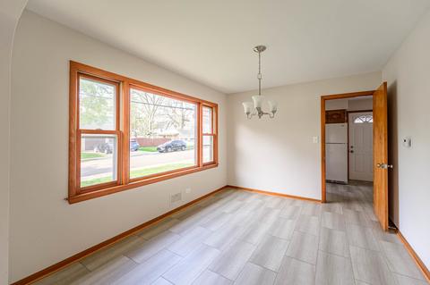 1150 Van St, Elgin, IL 60123 photo 4