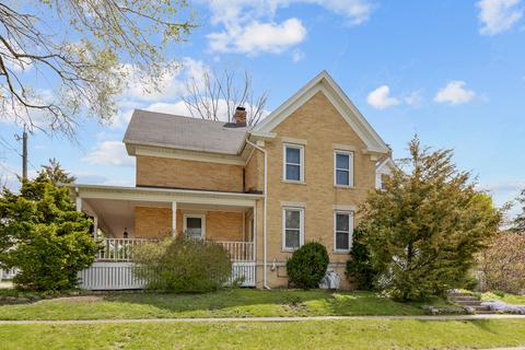 402 Hill St, East Dundee, IL 60118