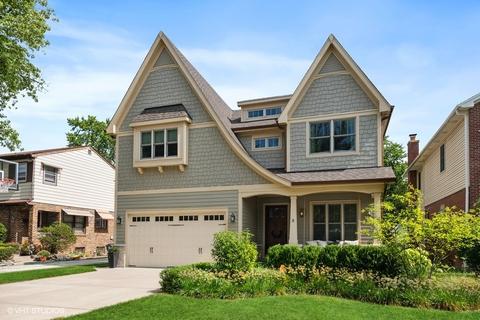 243 N Walnut St, Elmhurst, IL 60126