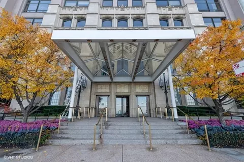 680 N Lake Shore Dr #705, Chicago, IL 60611
