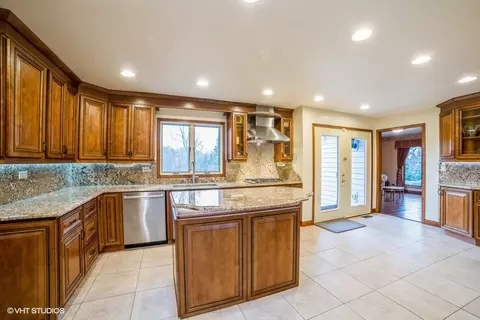 1810 Hilltop Rd, Elgin, IL 60120 photo 4