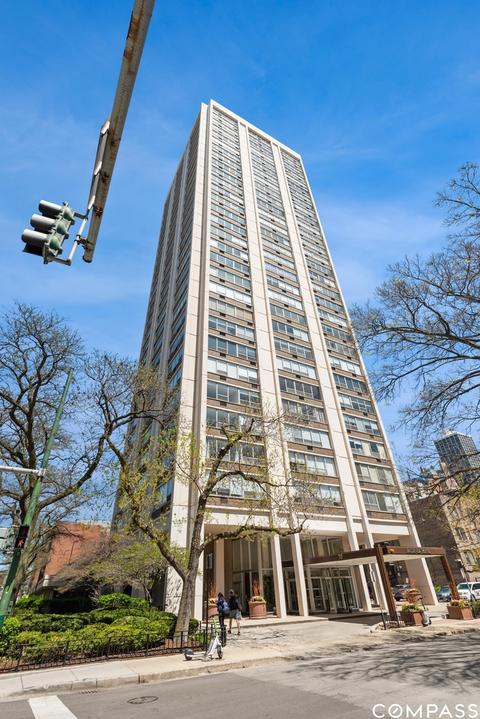 70 W Burton Pl #2906, Chicago, IL 60610