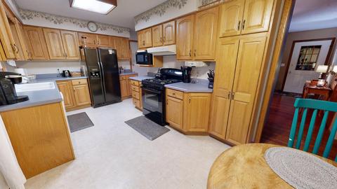 902 Charlotte Dr, Normal, IL 61761 photo 4