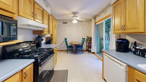 902 Charlotte Dr, Normal, IL 61761 photo 5