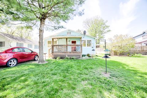 915 S 3rd St, Watseka, IL 60970