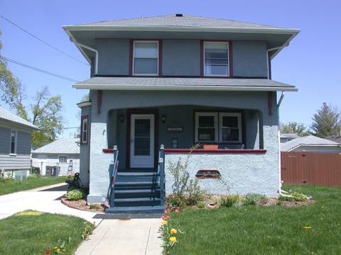 366 Walnut Ave, Elgin, IL 60123