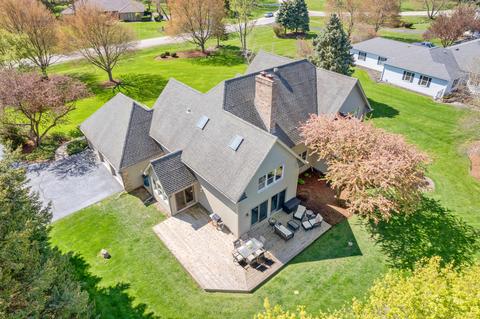 11 N282 Williamsburg Dr, Elgin, IL 60124 photo 2
