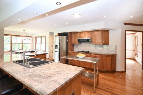 11 N282 Williamsburg Dr, Elgin, IL 60124 photo 8