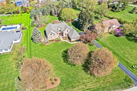 11 N282 Williamsburg Dr, Elgin, IL 60124 photo 3