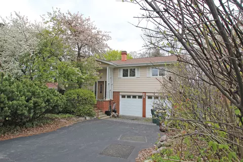 845 Beach Pl, Mundelein, IL 60060