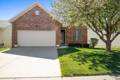 15 Crista Ann Ct, Bloomington, IL 61704
