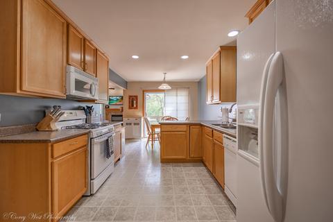 1483 Mackenzie Ln, Elgin, IL 60120 photo 9
