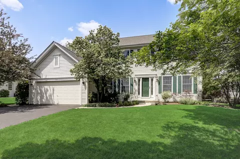 528 Carolian Dr, Lake Zurich, IL 60047