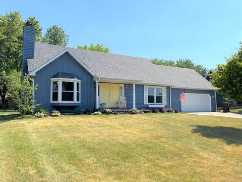 4 School St, Fisher, IL 61843