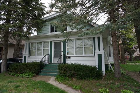 917 N Ash St, Waukegan, IL 60085