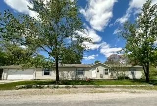 264 E Bowyer St, Bement, IL 61813