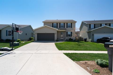 2424 Grey Fox Trl, Bloomington, IL 61705 photo 3