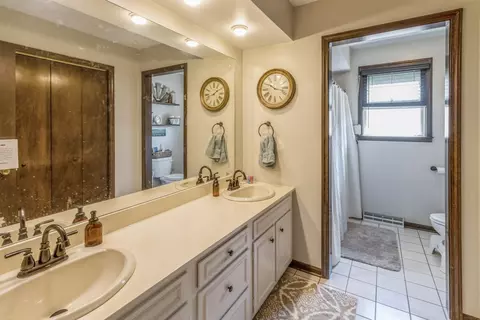 5956 W Maple Ave, Berkeley, IL 60163 photo 10