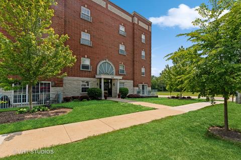 245 W Johnson St #106, Palatine, IL 60067