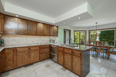 363 Trinity Ln, Oak Brook, IL 60523 photo 13