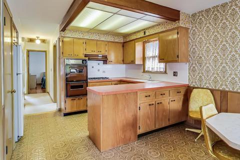 856 S Spring Rd, Elmhurst, IL 60126 photo 3