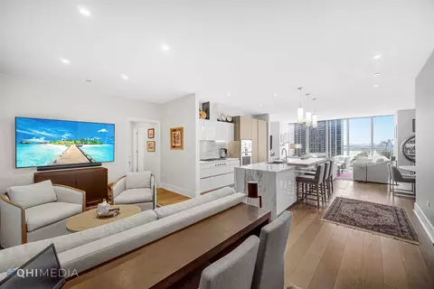 Dining - 363 E Wacker Dr #1303, Chicago, IL 60601 photo 2 of 5