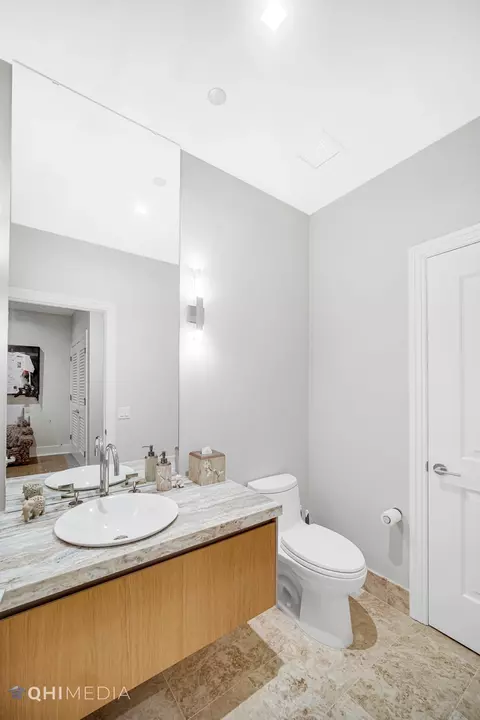 Bath - 363 E Wacker Dr #1303, Chicago, IL 60601 photo 1 of 4
