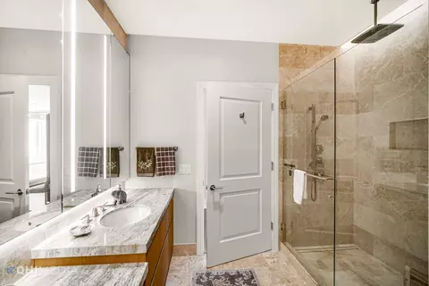 Bath - 363 E Wacker Dr #1303, Chicago, IL 60601 photo 3 of 4