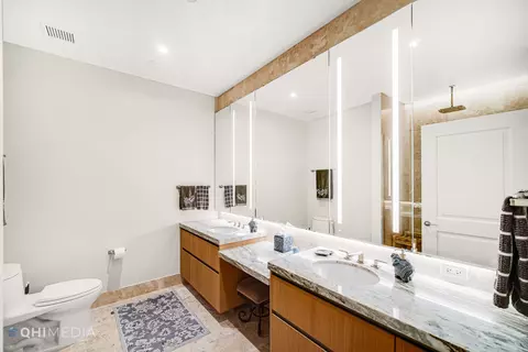 Bath - 363 E Wacker Dr #1303, Chicago, IL 60601 photo 2 of 4