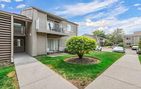 42 N Park Ave #6, Lombard, IL 60148