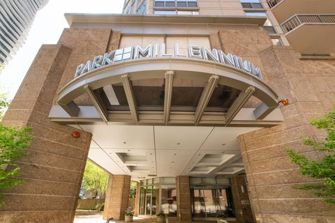222 N Columbus Dr #2207, Chicago, IL 60601