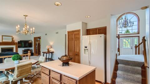 1840 Nicholson Dr, Hoffman Estates, IL 60192 photo 10