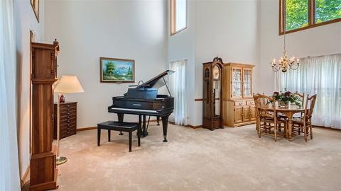 1840 Nicholson Dr, Hoffman Estates, IL 60192 photo 3