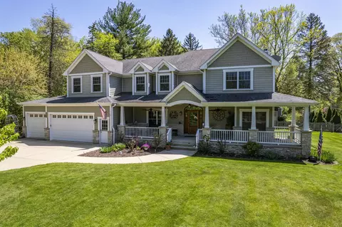 27 W371 Galusha Ave, Warrenville, IL 60555