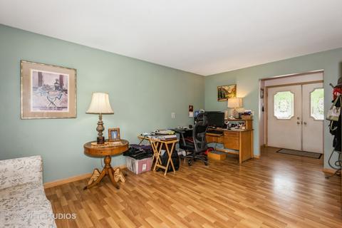 577 Yellowstone Dr, Elgin, IL 60123 photo 5