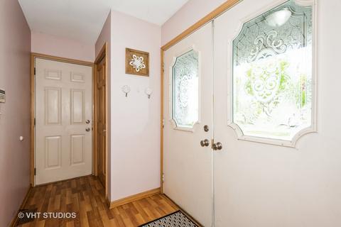 577 Yellowstone Dr, Elgin, IL 60123 photo 4