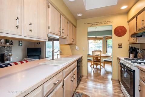 577 Yellowstone Dr, Elgin, IL 60123 photo 9