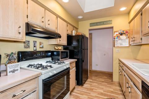 577 Yellowstone Dr, Elgin, IL 60123 photo 10